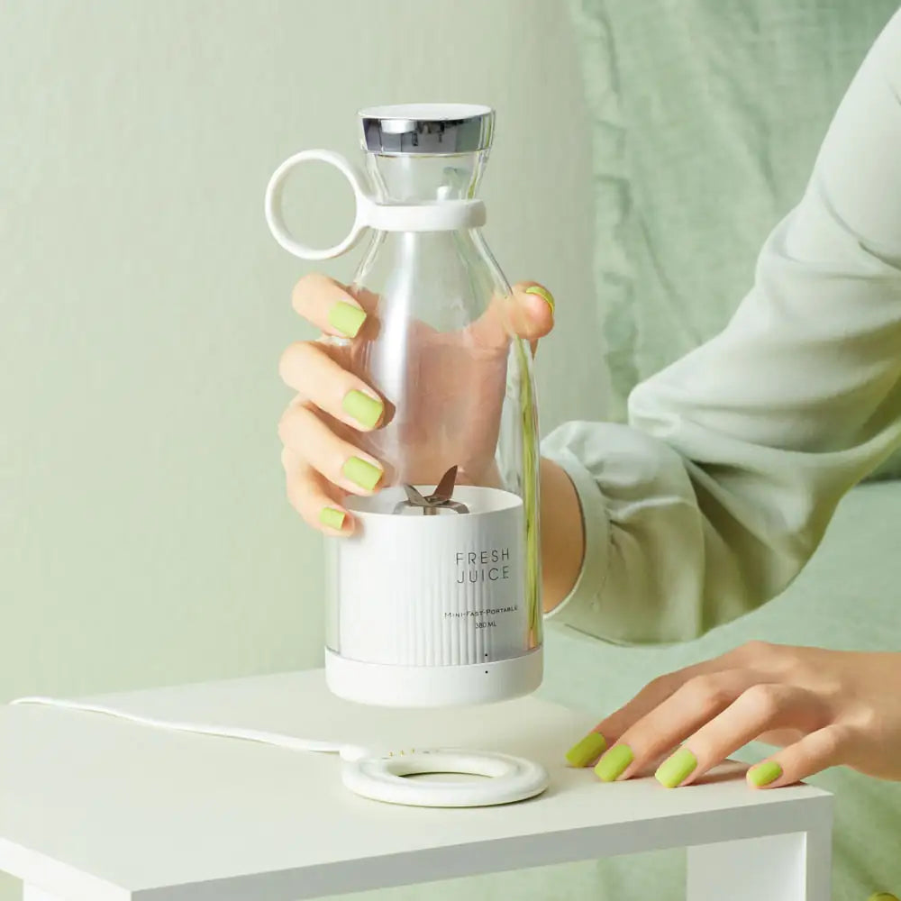 Portable Blender Bottle w/ Magnetic Charger Vanilla White