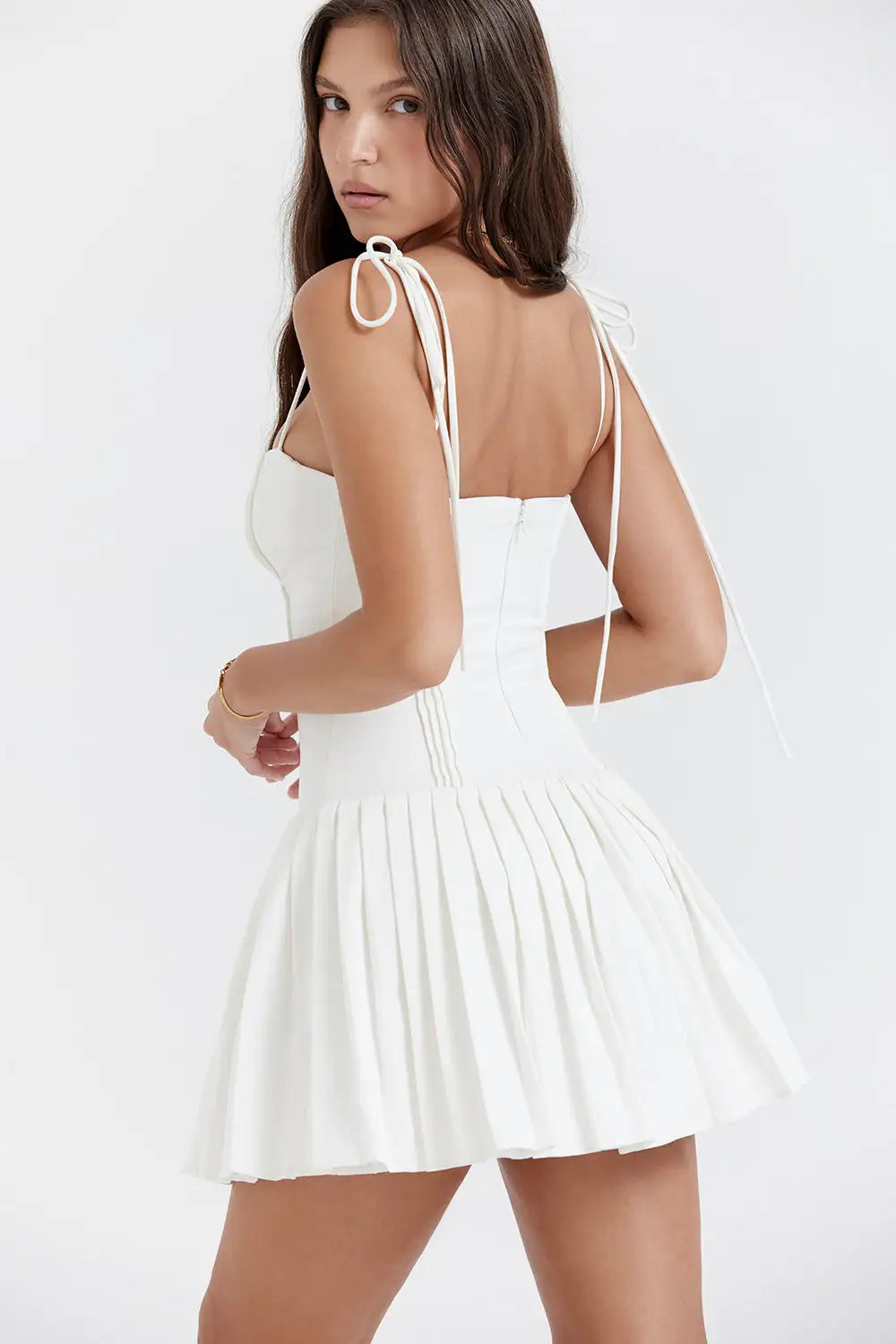 Biała plisowana sukienka