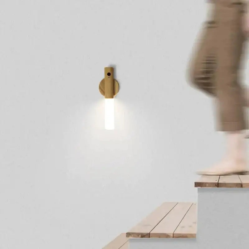 Bezprzewodowa lampa ścienna z możliwością ładowania