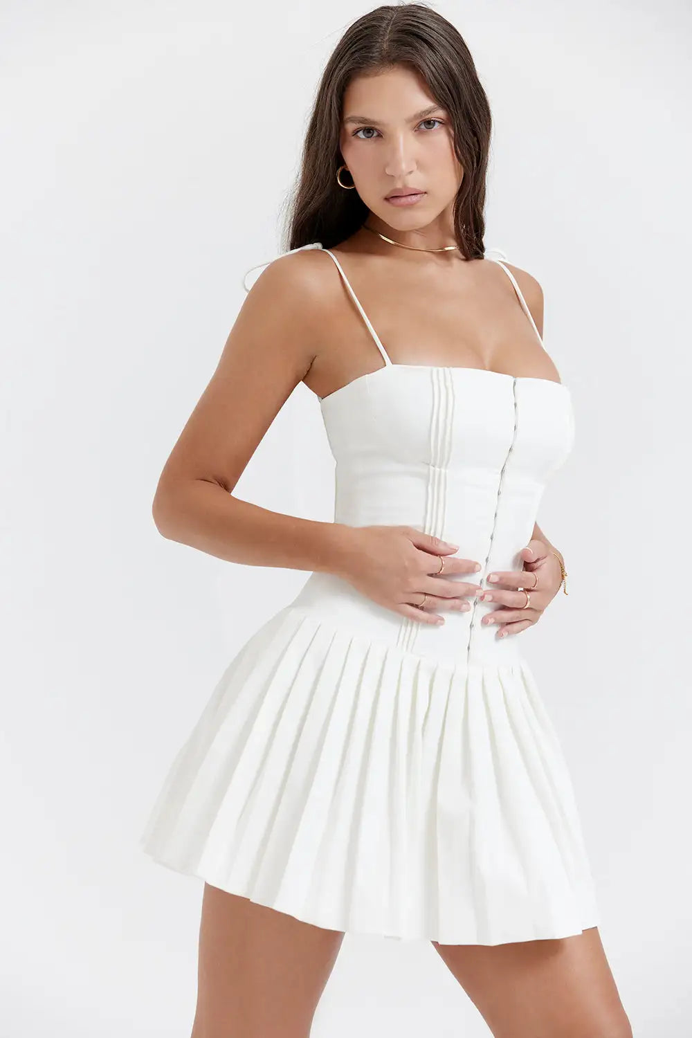 Biała plisowana sukienka